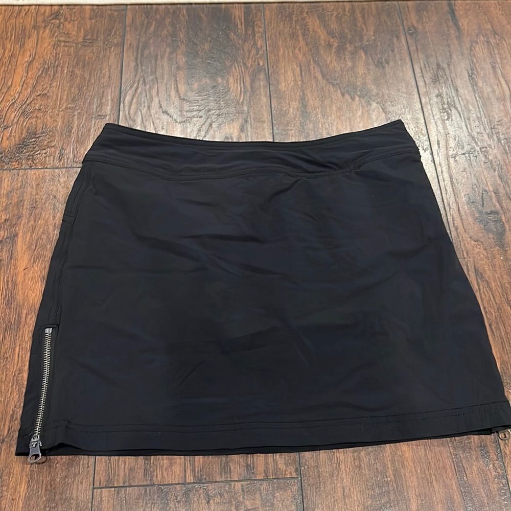 Athleta Skirt Under Shorts Zipped Pockets & Sides Skort Sz 2 in EUC activewear